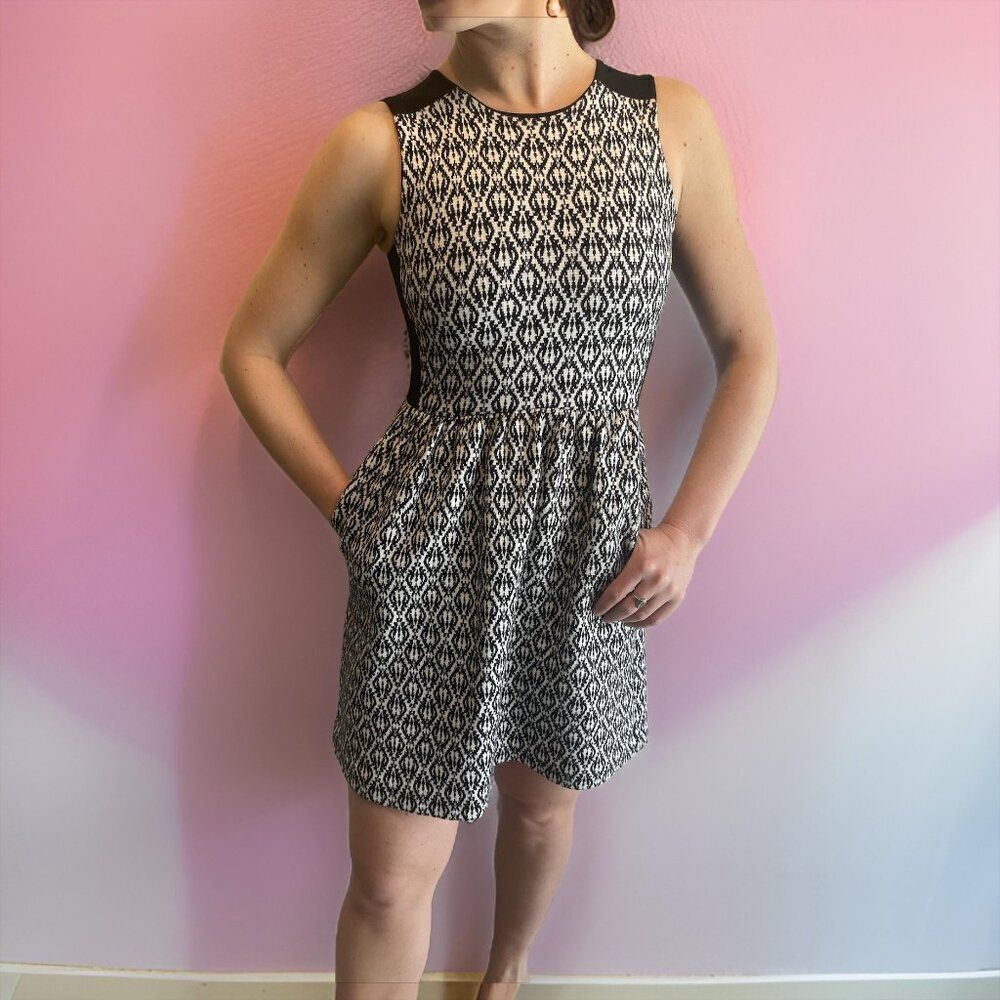 dress Madewell sz XS, EUC, fitted bodice, gathered skirt, geometric pattern